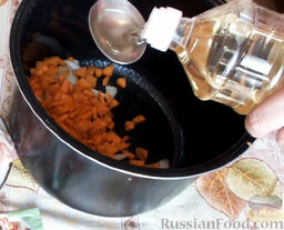 Кукурузная каша с курицей (в мультиварке): Влить растительное масло.