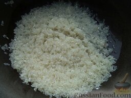 Вегетарианский плов с горошком: Рис промыть.
