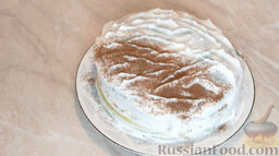 Разноцветные блины (блинный торт): Верх блинного торта посыпать какао.