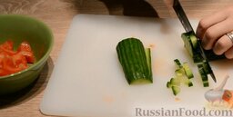 Буррито с овощами и фаршем: Нарезаем овощи.