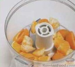 Смузи "Здоровье": В чашу кухонного процессора сложить абрикосы, апельсин, лимонную траву и имбирь.