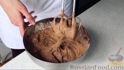 Пирожное "Вупи пай": Перемешиваем в однородное тесто.