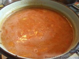 Постный овощной суп с чечевицей и сухариками: Зажарку выложить в суп. Посолить, поперчить, добавить любимые специи. Варить на самом маленьком огне 5-10 минут под крышкой.