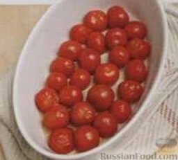 Гарнир из кускуса с печеными помидорами: 2. Печеные помидоры оставить при комнатной температуре на 5 минут.