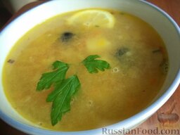 Простой суп из чечевицы: Суп из чечевицы подавать с маслинами и ломтиком лимона.  Приятного аппетита!