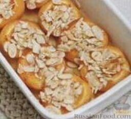 Печеные абрикосы: 3. Поместить форму в разогретую духовку на 12-15 минут, до мягкого состояния абрикосов.     4. Достать форму из духовки и подавать абрикосы с мороженым (по желанию).