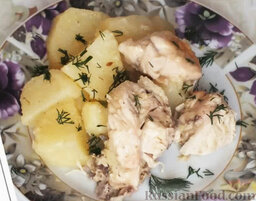 Курица с картошкой в сметане: Курица с картошкой в сметане готова. Приятного аппетита!
