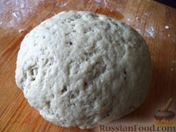 Постное печенье на помидорном рассоле: Руками замесить мягкое тесто, подсыпая муку по мере надобности.  Включить духовку.