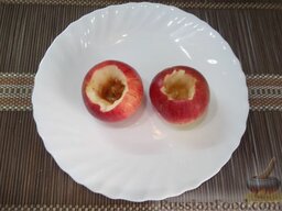 Запеченные яблоки с орехами и виноградом: Как приготовить запеченные яблоки с орехами и виноградом:    Яблоки помойте и высушите. Ножом вырежьте сердцевину, чтобы у вас получилось углубление, которое будете наполнять начинкой.