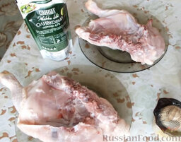 Курица в фольге в духовке: Как приготовить курицу в фольге в духовке:    Курицу разрезать вдоль на две части.