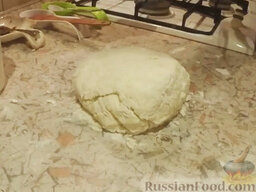 Творожное печенье "Ушки": Замешиваем тесто, чтобы не прилипало к рукам. Отправляем в холодильник на 30 минут.