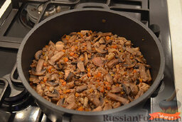 Гречневая каша с мясом и грибами: Готовую гречневую кашу с мясом и грибами подаем к столу, приятного аппетита!