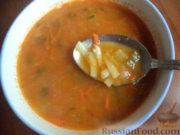 Чечевичный суп с лапшой  и солеными огурчиками