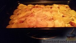 Картошка с фаршем в духовке: Ставим картошку с фаршем в духовку на 40 минут.