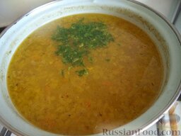 Быстрый суп с фрикадельками и пшеном: Вымыть и мелко нарезать зелень. Добавить в суп. Быстрый суп с фрикадельками и пшеном готов!