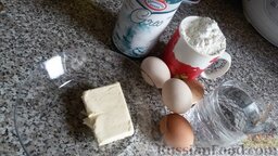 Профитроли с заварным кремом: Готовим тесто на профитроли с заварным кремом.  Нам понадобится вода, сливочное масло, соль, мука, яйца.