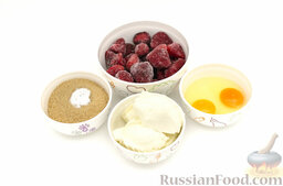 Торт-мороженое "Клубничное сердце": Подготовьте все ингредиенты для приготовления десерта
