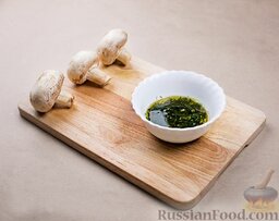 Рецепт шашлыка из овощей или замашка на вегетарианскую кухню: В получившийся маринад обмакиваем грибы.