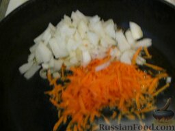 Грибная подлива из шампиньонов: Как приготовить грибную подливу из шампиньонов:    Натертую морковь и нарезанный лук обжарить на растительном масле.