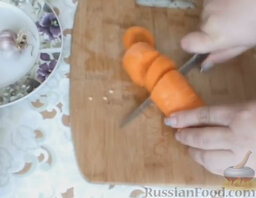 Остренькие баклажаны: Морковь нарезать кружочками.