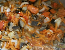 Баклажаны маринованные с помидорами и перцем: Кипятить овощную смесь 10 мин.