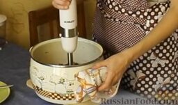 Крем-суп из шампиньонов: Грибы блендером измельчаем до состояния кашицы.