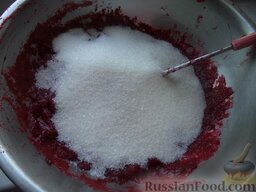 Кизиловый джем (сырой): Кизил измельчить в блендере. Добавить сахар (оставить примерно 3 ст. ложки для последующего засыпания в банки).   На одну часть кизилового пюре кладут 2 части сахара.