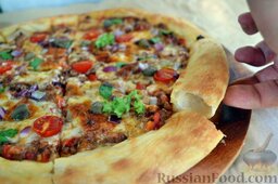 Пицца с соусом болоньезе: Полый край. Хрустящий и лёгкий.