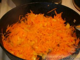 Котлеты с крабовыми палочками: Как приготовить котлеты из крабовых палочек:    Морковь натереть на крупной терке, лук мелко нарезать. Все вместе обжарить на масле.