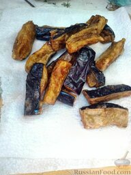 Баклажаны в соево-имбирной карамели: Обжаренные баклажаны.