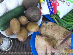 Холодный свекольник на кефире: Необходимые ингредиенты для свекольника холодного на кефире: свекла, любое мясо, картофель, кефир, яйца, огурцы, зеленый лук, укроп, соль, уксус, лимонная кислота.