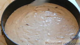 Пирог на кефире с вареньем: Выпекать пирог на кефире с вареньем в духовке, разогретой до 200 градусов, в течение 25-35 минут.