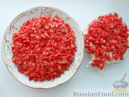 Слоеный крабовый салат с сулугуни: Последний слой - мелко нарезанные помидоры.   Приятного аппетита!