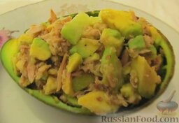 Салат с тунцом и авокадо: Салат с тунцом и авокадо готов. В виде 