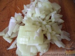Зразы картофельные с мясом: Лук очистить, вымыть, мелко нарезать.