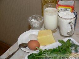 Оладьи на кефире с сыром: Подготовим продукты для оладий с сыром на кефире.   Нарезаем зелень, натираем на терке сыр.
