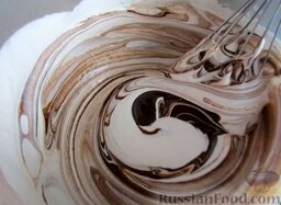 Шоколадное печенье без муки: 4. В отдельной миске смешать какао-порошок с крахмалом и солью.     5. Остывший шоколад постепенно ввести в белковую массу.