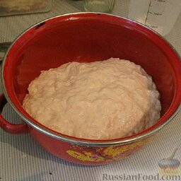 Домашний хлеб на сухих дрожжах: Выложить тесто в другую емкость, смазанную маслом.