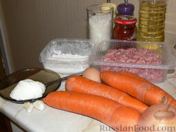 Тефтели тушёные с морковью: Подготовить продукты.   Рис необходимо отварить в подсоленной воде до полуготовности. После хорошо его промыть.