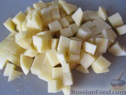 Картофельный суп с вешенками и плавленым сырком: Оставшийся картофель порезать бОльшими по размеру кубиками, чем первую порцию.
