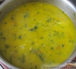 Картофельный суп с вешенками и плавленым сырком: Затем добавляем сырок, готовим при постоянном помешивании примерно 1 минуту.   Картофельный суп солим и перчим по вкусу.