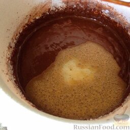 Очень шоколадный пирог (без шоколада): Добавить соду, погашенную уксусом. Тут можно добавить орехи, по желанию.