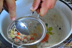 Халасле - венгерский рыбный суп: После двух часов перетираем всё через мелкое сито, косточки и отходы выкидываем. Если есть кот, то можно отдать ему.