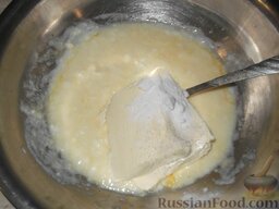 Беляши в духовке: Добавить мягкий маргарин, соль и соду.