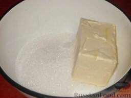 Песочное пирожное с глазурью: Маргарин смешать с сахаром.