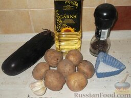 Гарнир из картофеля и баклажанов: Подготовить продукты.