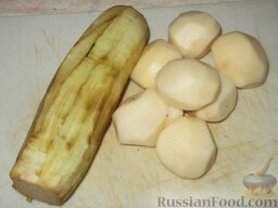 Гарнир из картофеля и баклажанов: Овощи очистить и вымыть.