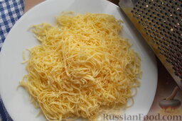 Шницели рубленые из сёмги с сыром: Сыр потрите на мелкой тёрке.