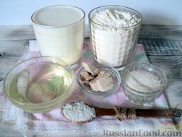 Пирожки в духовке (с картофелем и печенью): Первым делом займемся тестом, подготовим дрожжи, кефир, масло, муку, соль и сахар.