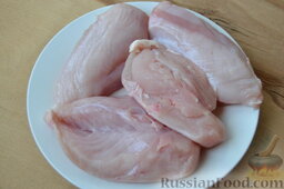 Котлеты из филейного фарша с творогом: С грудной части курицы срезаю филе без шкурки, промываю его.